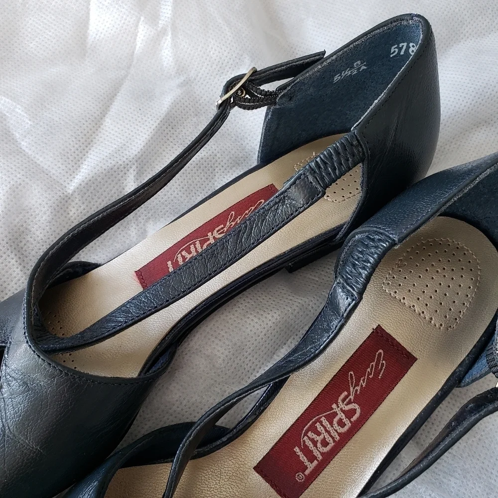 Easy Spirit Blue Almond Toe Block Heel Women's Dress Shoes Size 5 1/2 NWOT
